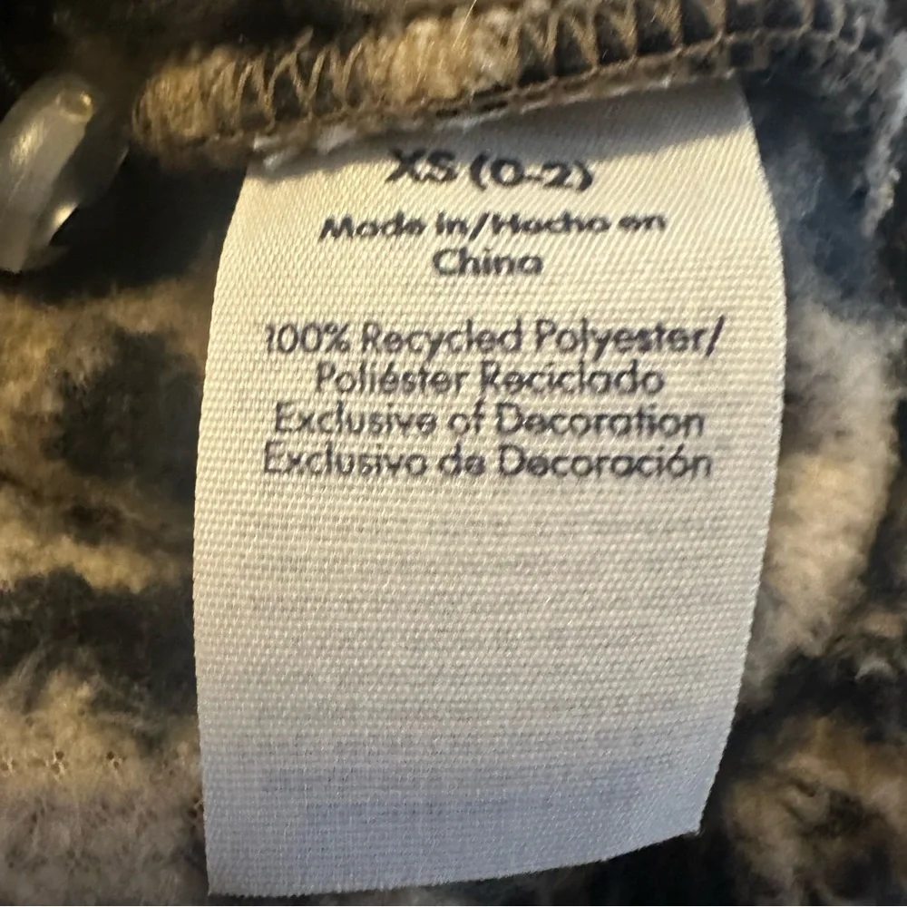 No Boundaries Animal Print Pullover Womens Fleece Sweater XS Cheetah Leopard - Picture 7 of 7